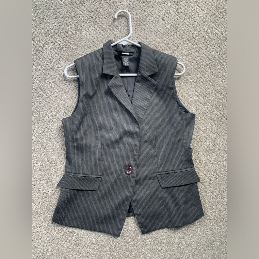 EUC vintage Studio 1940 button vest. Pinstripes size US Women's Medium.